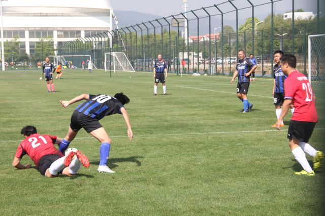 泰晤士报：曼联接近任命阿莫林 范尼可能只带一场