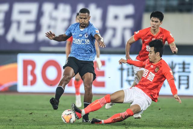 赵继伟13+7辽宁险胜天津 浙江6人上双胜上海